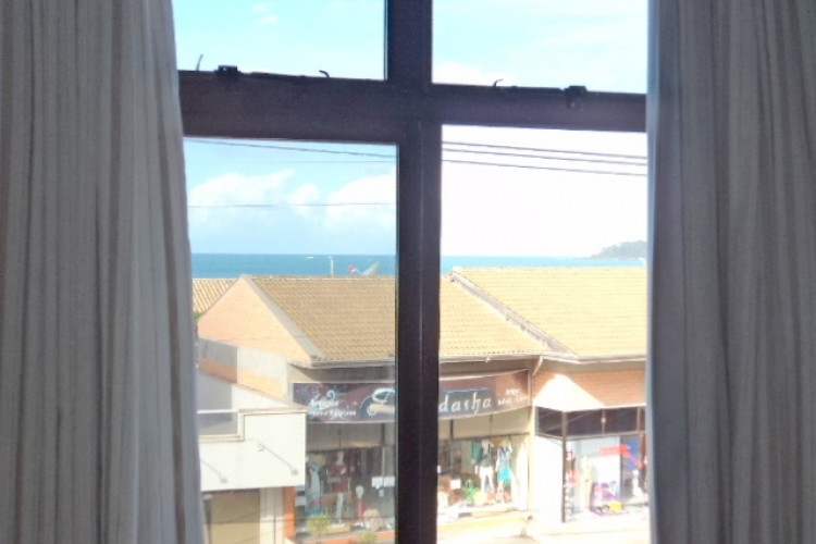 Apto de frente com linda  vista da praia Bombas -