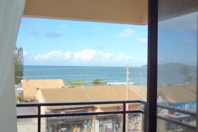 Apto de frente com linda  vista da praia Bombas -